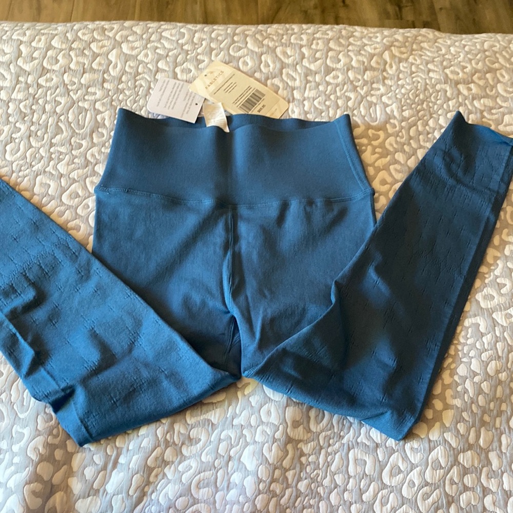 Cute! Fabletics dark blue sculpted high waisted leggings